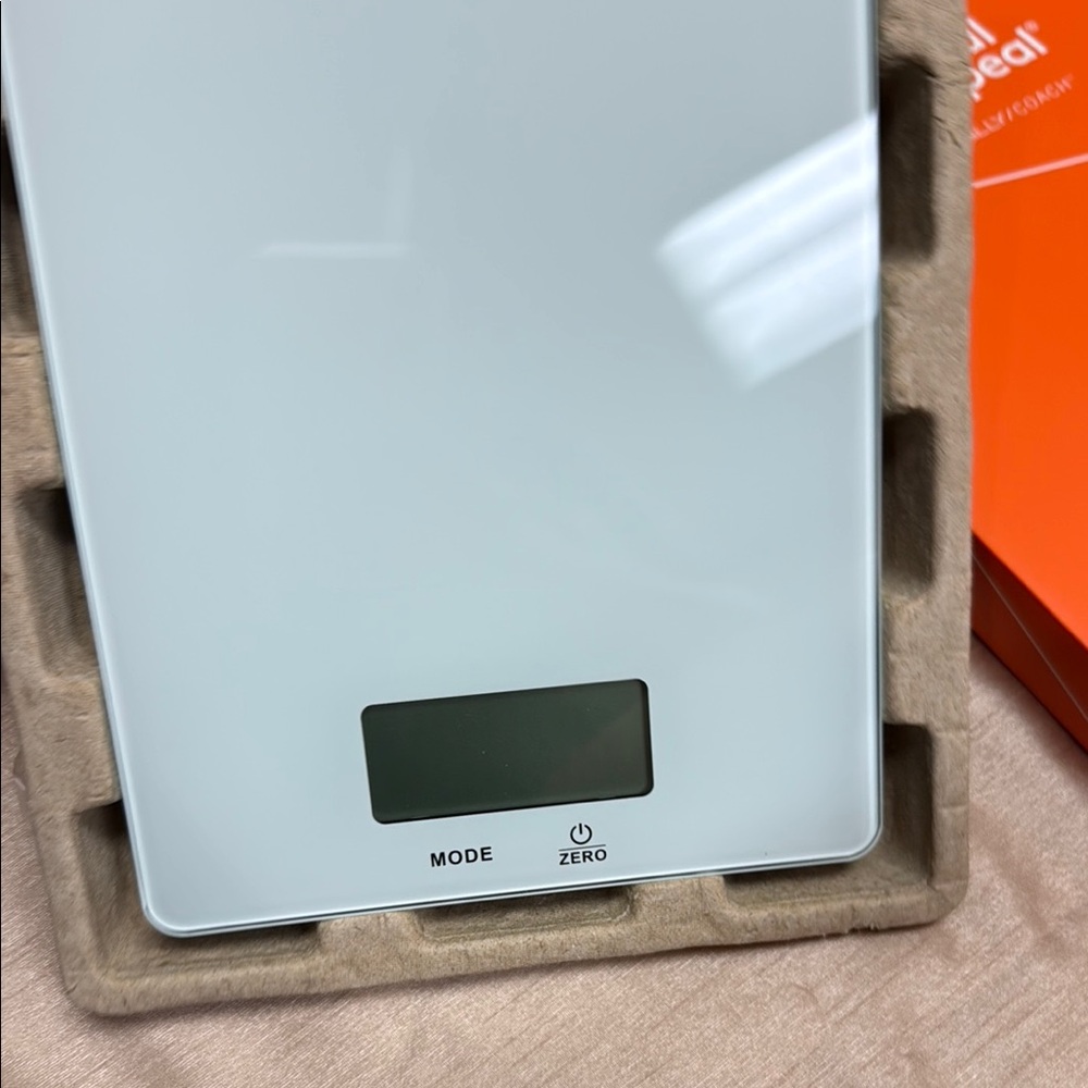 Digital Kitchen Scale - White - Picture 2 of 5